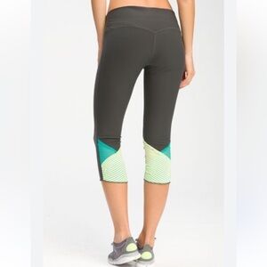 Nike Glissade Dri-Fit Capri Leggings in Gray & Green Women’s Size XL